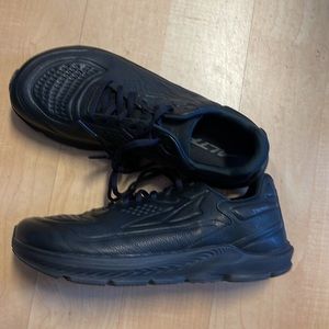 Mens Altra Torin size 10 Leather Slip Resistant Shoe